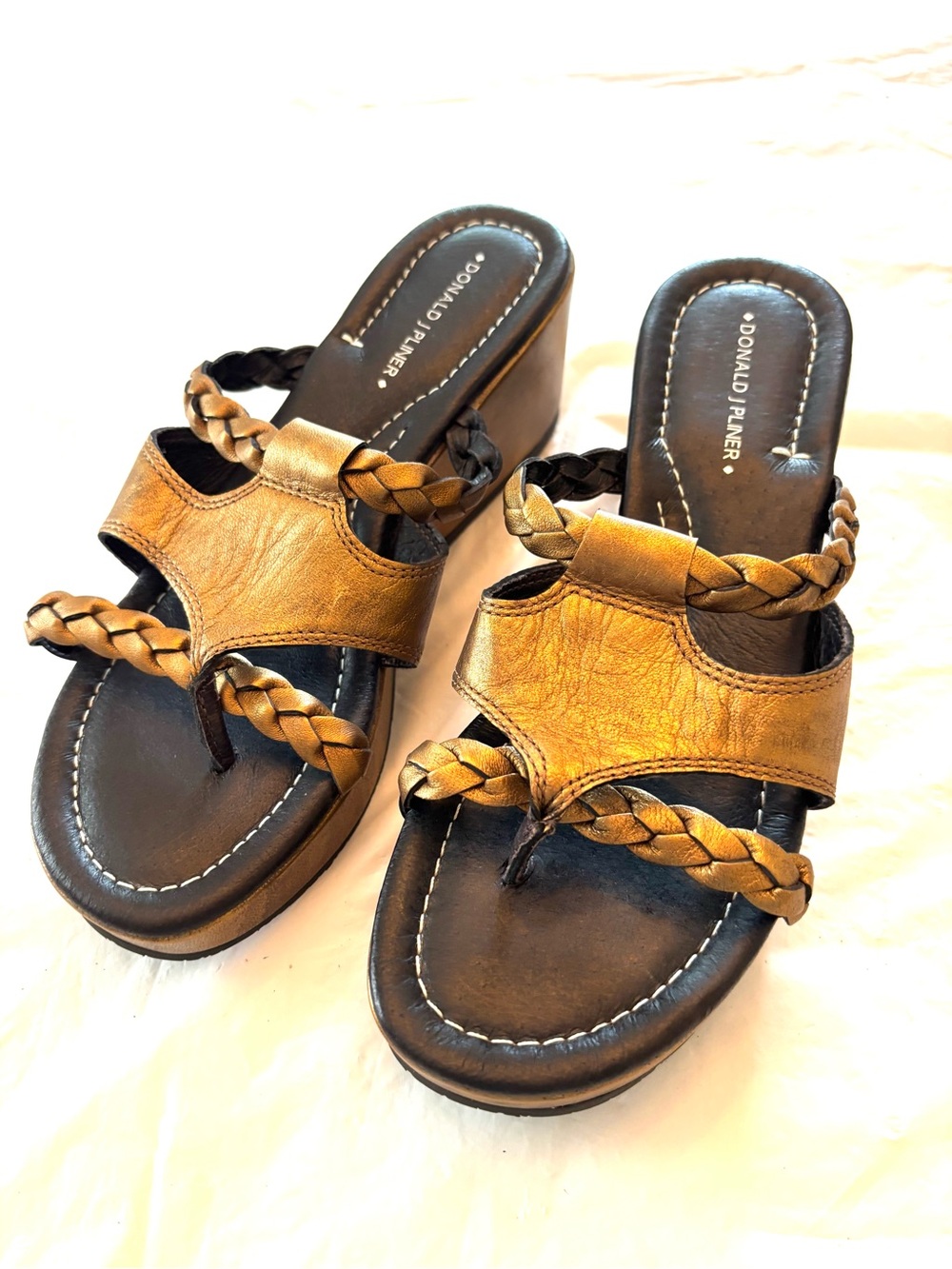 NWOT Donald J. Pliner Gold Leather Platform Slide Wedge Sandals SZ 8.5 M